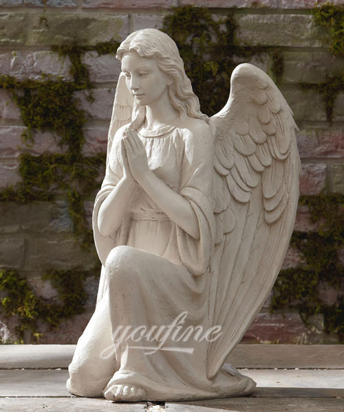 Knzzling angel statue for garden